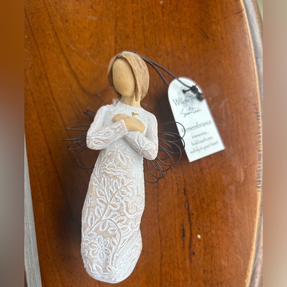 Willow tree “remembrance” figure